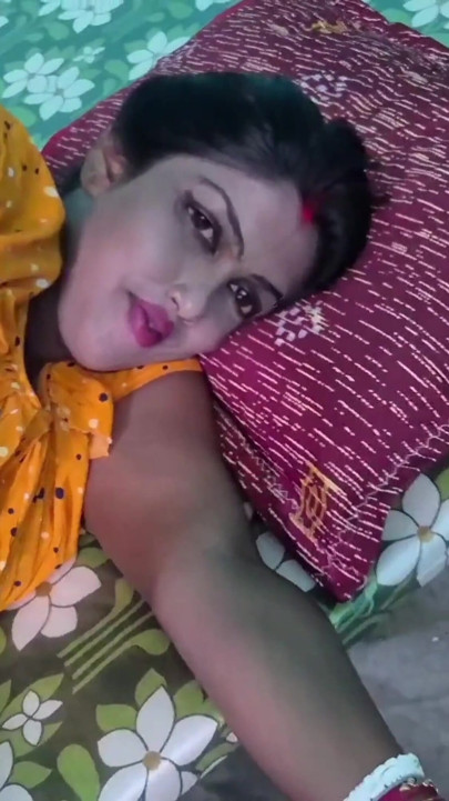 A Village Bhabhi Fucked by a college Student in Her Bed Room with Bengali Audio