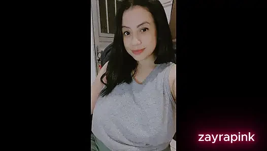 Die große brasilianische Brunda reitet und zeigt ihren Hintern