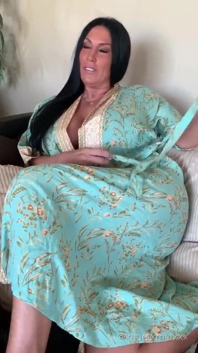 MILF shows her big tits