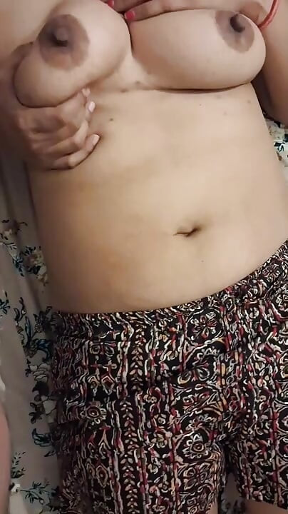 Called girlfriend to the room and had sex