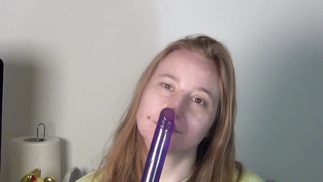 Face massage with dildo
