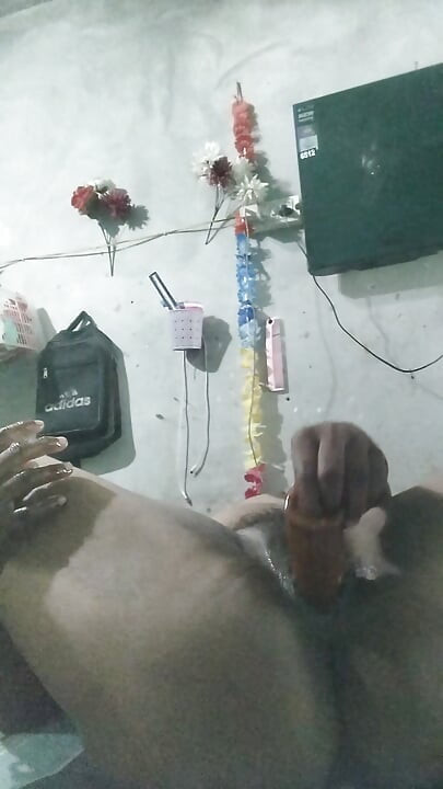 印度阿姨的騷穴被幹，阿姨讓我喝她的騷穴水