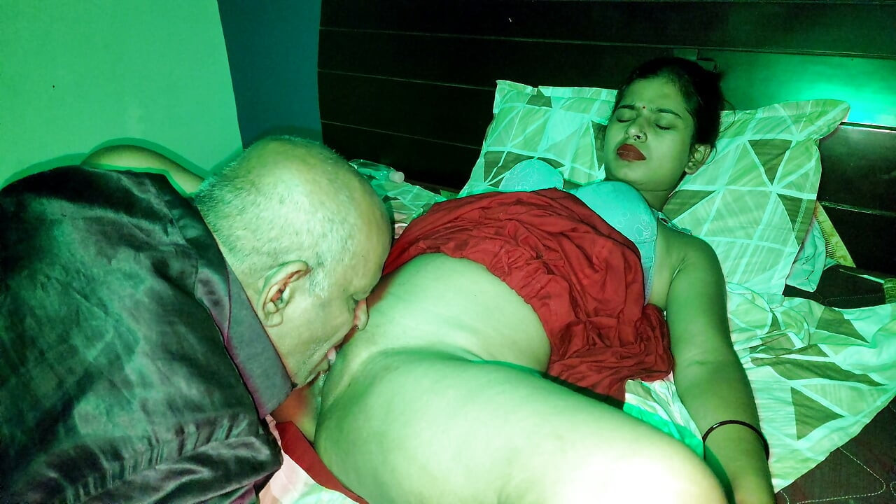 Hot Desi Indian Girl Injoy Sex In Dremy Night With Old Man Video
