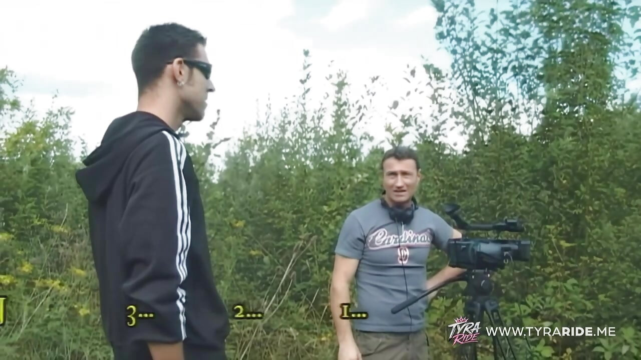 Za kulisami film dla dorosłych z blondynką i brunetką