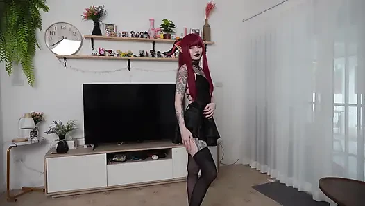 Succubus rüyada geliyor ve onu oyuncağı olarak kullanmasına izin veriyor