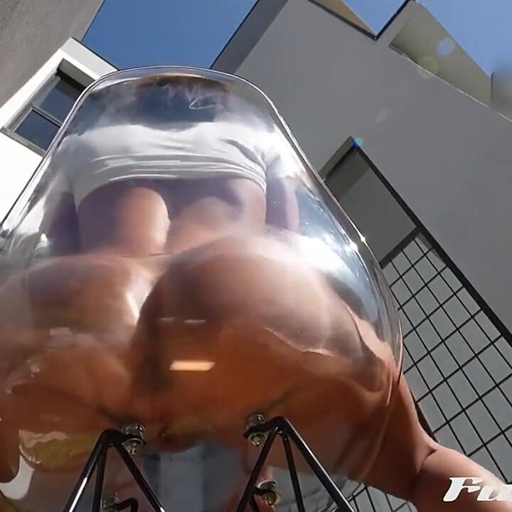 ברונטית יפהפייה משומנת מאוננת ומגיעה חזק (חכה לסוף)