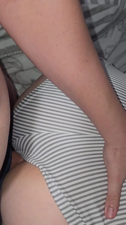 Mature Big Ass Gets Fucked on All Fours in a Morning Quickie