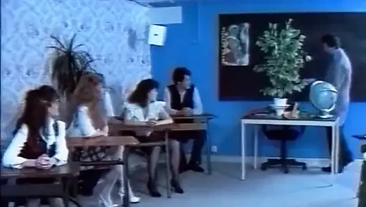 Atemberaubende college-mädchen werden gefickt und gesichtsbesamt