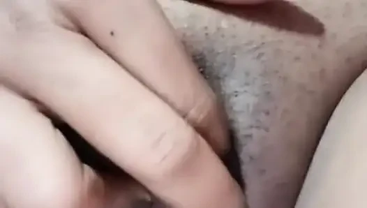 Gurke in meine muschi einführen, um mich selbst zu befriedigen