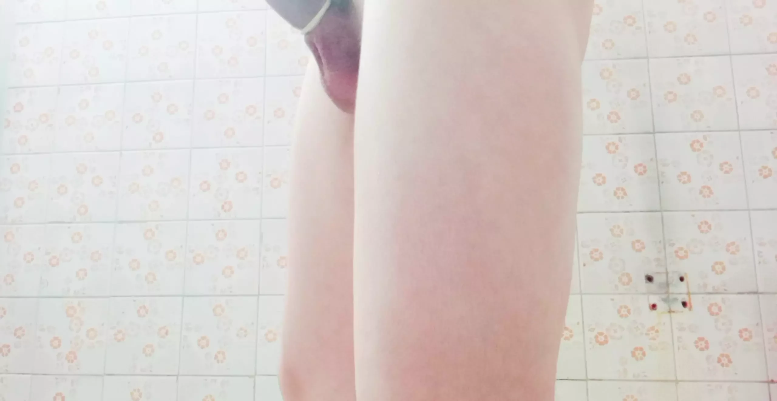 Ducha, masturbación con condón divertido💦