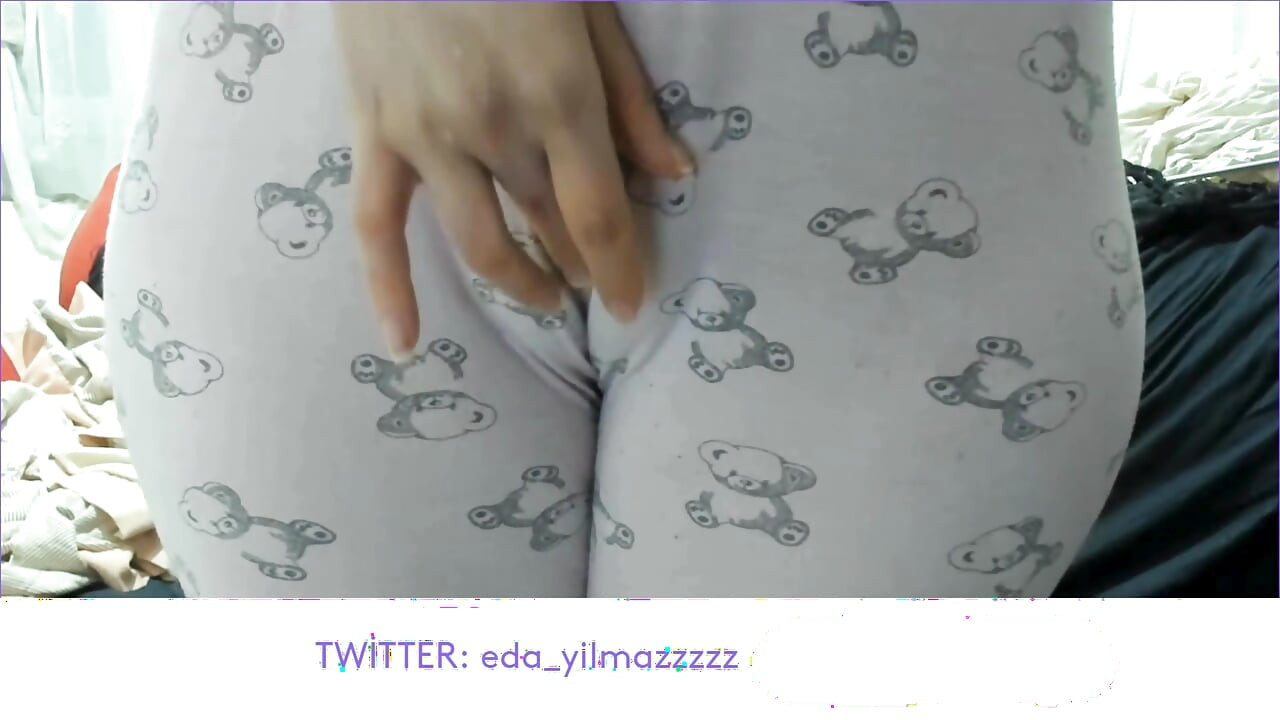 CAMELTOE- MASTURBATION IN PAJAMAS- PUFFED PUSSY- SWOLLEN PUSSY- TURKISH PORN