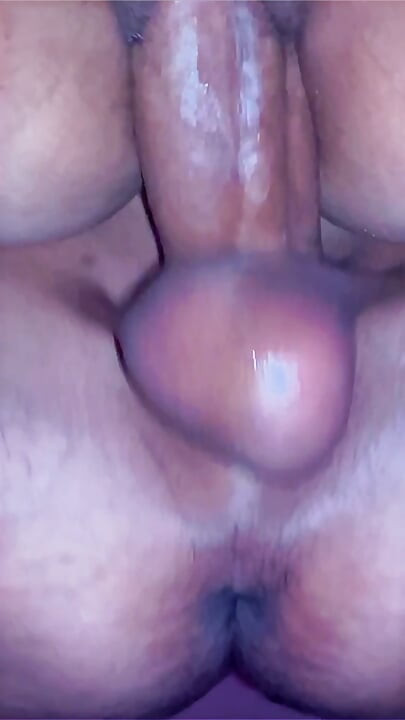Sie mag es, devot zu sein. Die rolle des cuckolds ist es, aus dem vergnügen seiner hotwife zu kommen