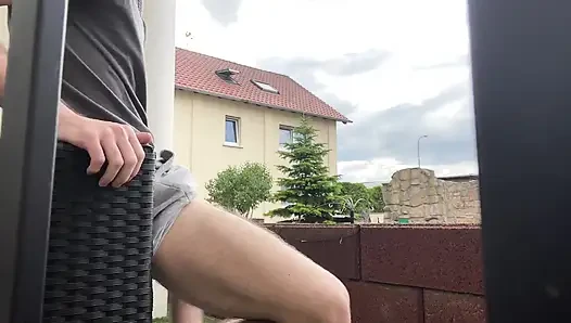 Rus Terasta Penisiyle Oynuyor. Çok Riskli