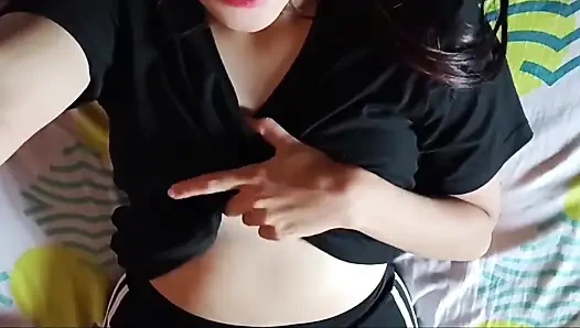 Adik tiri 18 tahun ngentot pakai piyama sambil bersedih gara-gara dipecat sama pacarnya