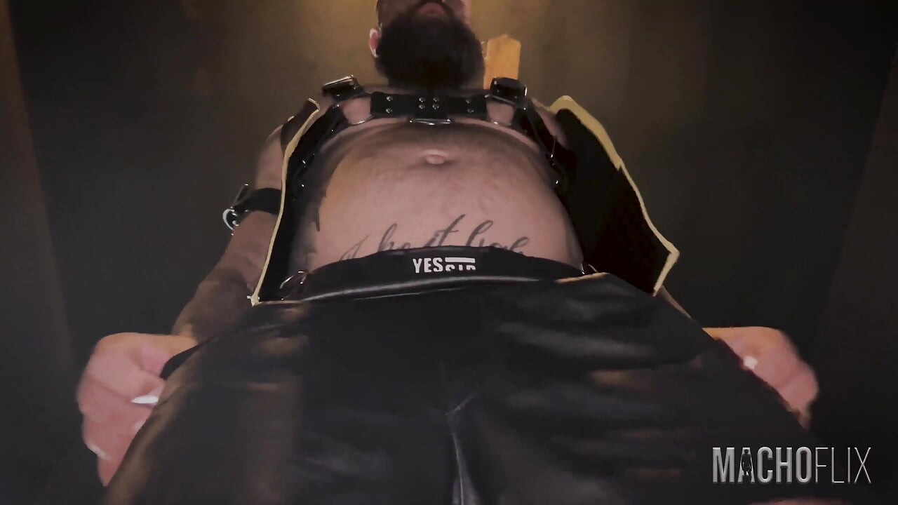 Big Dicks on the Wall - a Gloryhole Experience