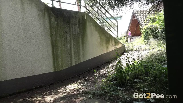 Приседая писает От Got 2 Писсинг, где девушки приходят с писсингом
