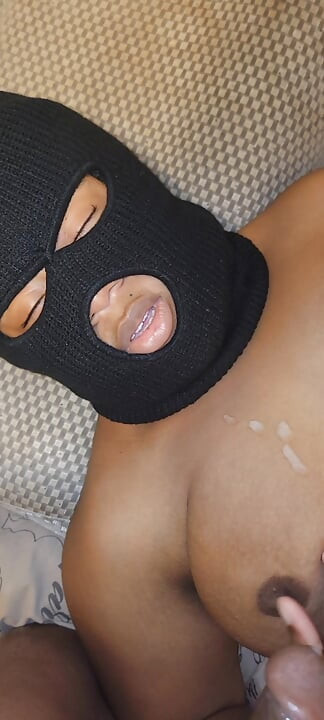 आओ इस चूत को प्राप्त करें शरारती रहस्य काली मोटी Msmeatz काले लंड के लिए अपनी पीठ पर लेटती है