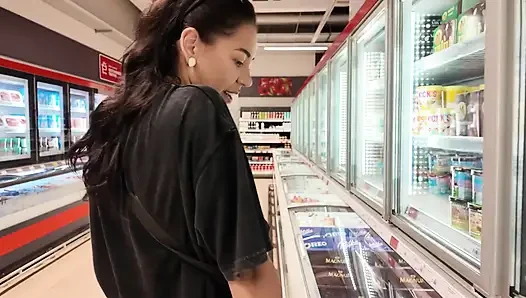 Es Krim dan Strap-on