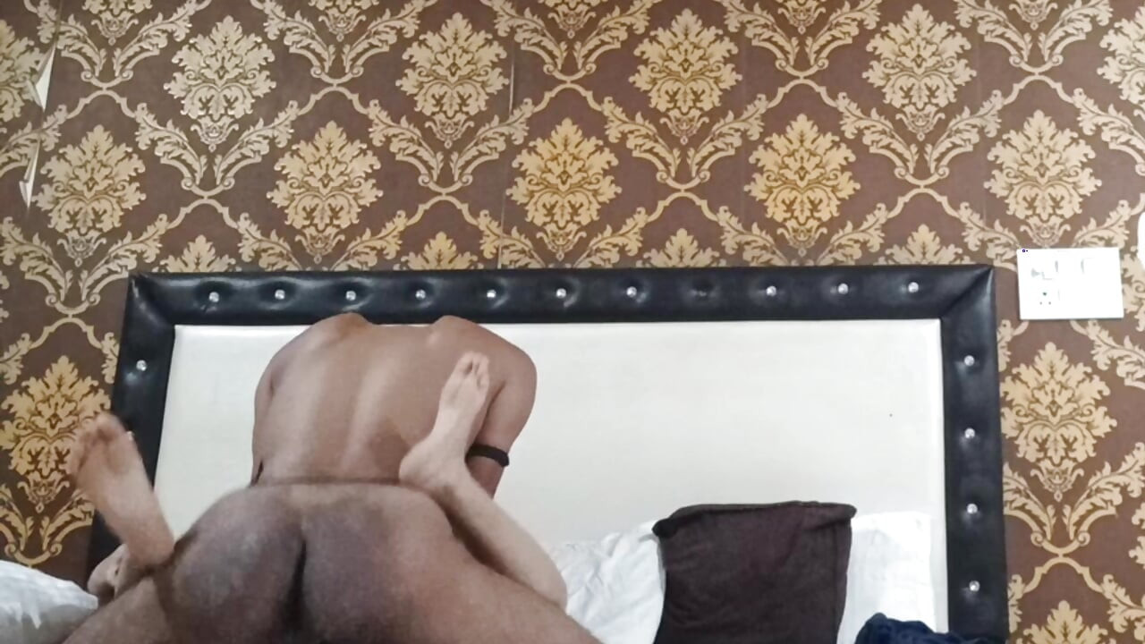 desi bhabi ko hotel me choda