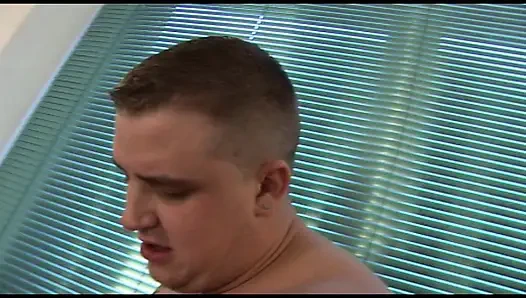 Verführerische brünette in grobem amateur-fick