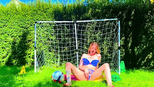 Brezilyalı futbol kızı jersey iç çamaşırı orgazmı için azdırıyor