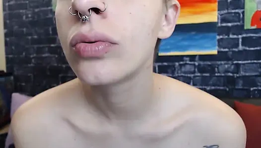 Большая помада, свободные губы