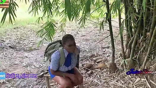 Julietsimeon the girl, dientot sama petani di semak-semak.