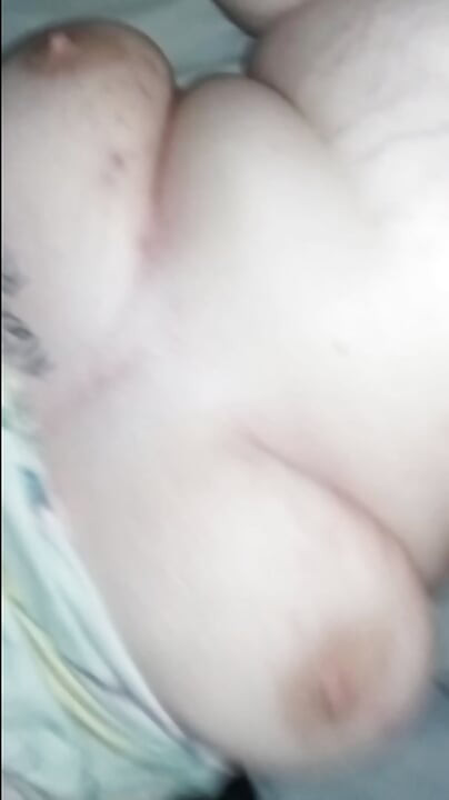Marido me mira follar a su esposa