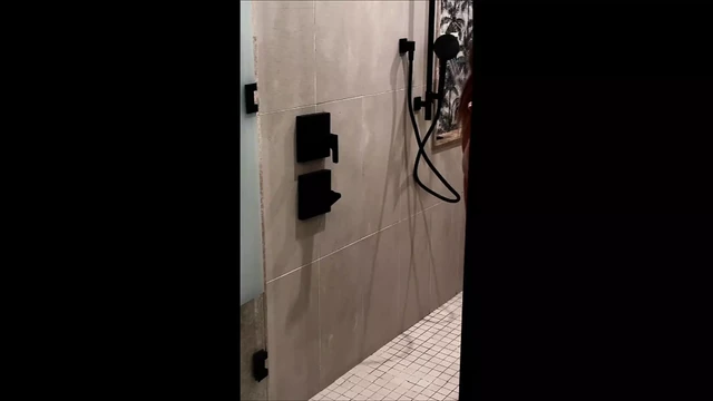 Kitty and the Shower