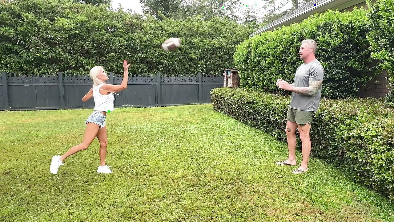 Football or Me Featuring Jay Spears i Tatiana Steele