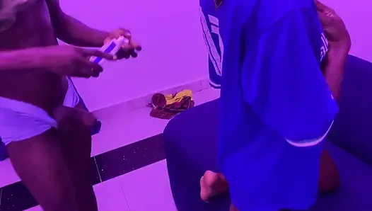 Cewek Ebony Mengambil Kontol Hitam Besar