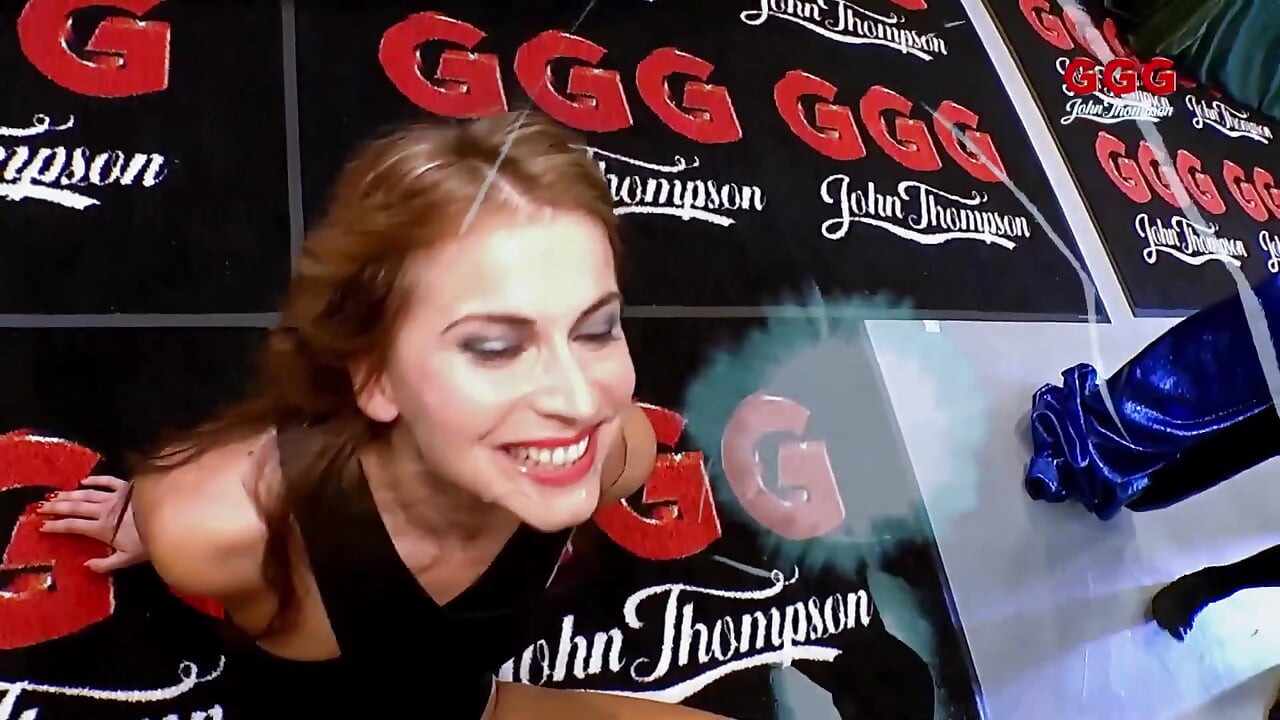 Ggg - Napaljena brineta kurva ima napaljeni trojac i prazan puši kurčeve