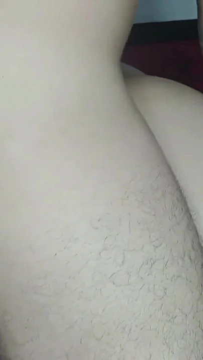 Momento imperdível de "Minha meia-irmã me masturba com seus pés bonitos, enquanto eu gosto de assistir sua bunda enorme"