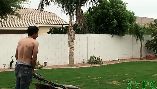 Миссис Лэйн соблазняет пасынок соседа