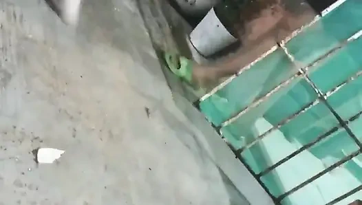 Auf dem Hof. Könnte es sein, dass der nachbar mich gesehen hat?