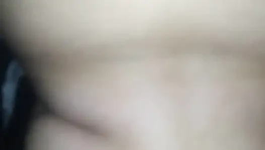 Ich fing an zu lutschen und wurde am ende doggystyle gefickt, abspritzen in den arsch