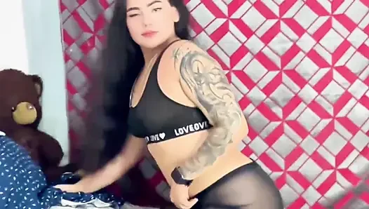 Viral 2026! Kitty exhibitionist DJ masturbates in black lingerie until the floor is 🚨 wet
