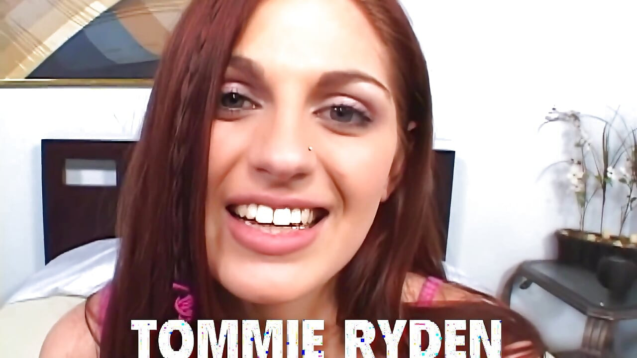 Тату, ти такий великий! Великий чорний член глибоко!