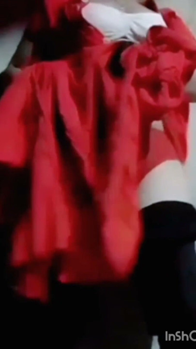 Ateşli genç kız öğrenci ateşli seksi havalı göğüslerini ovuyor | Klip 2