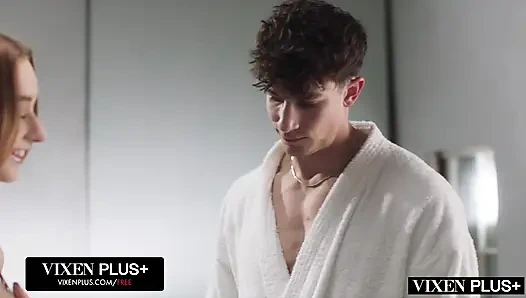 VIXENДУШНАЯ КРОШКА Melanie обожает острые ощущения от того, что ее застукали за трахом на публике