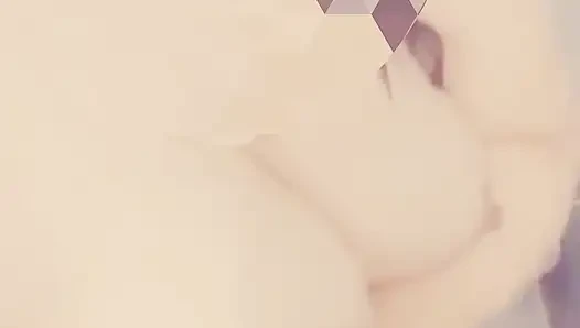 Hintli kız arkadaşın göğüsleri