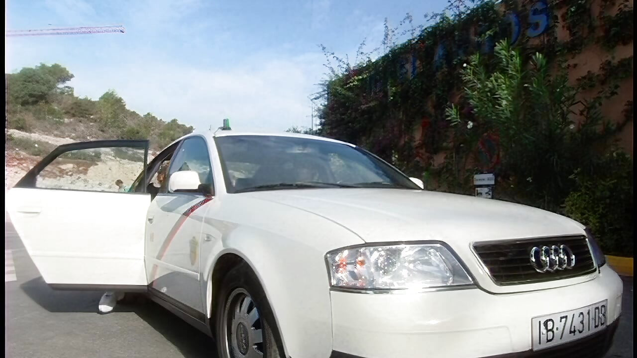 Blonde Babe Seduces Taxi Driver in Steamy Encounter