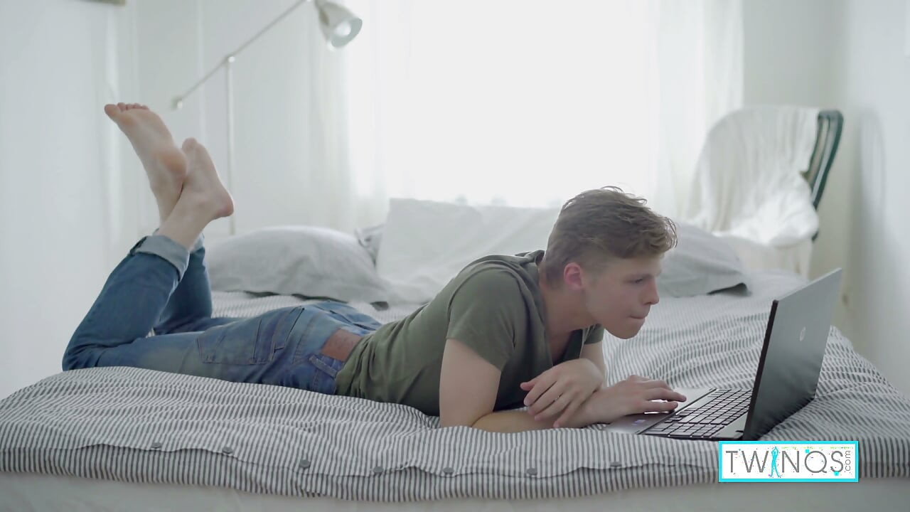 Horny blonde James sucks and rides his hung boyfriend Noah!