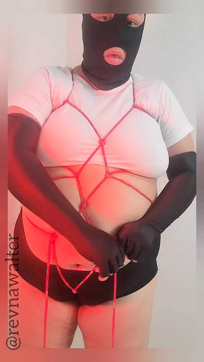 Femeie mare și frumoasă - soție sexy legată și bucurându-se mult!