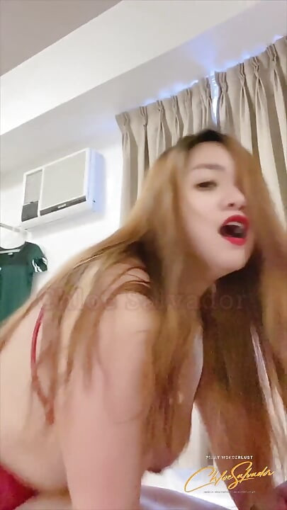 性感的菲律宾模特穿着热辣内衣挑逗她的糖继父