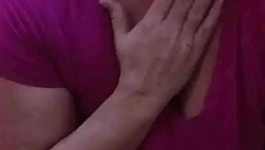 Amcık yakın çekimleri ve edepsiz konuşma ile mastürbasyon