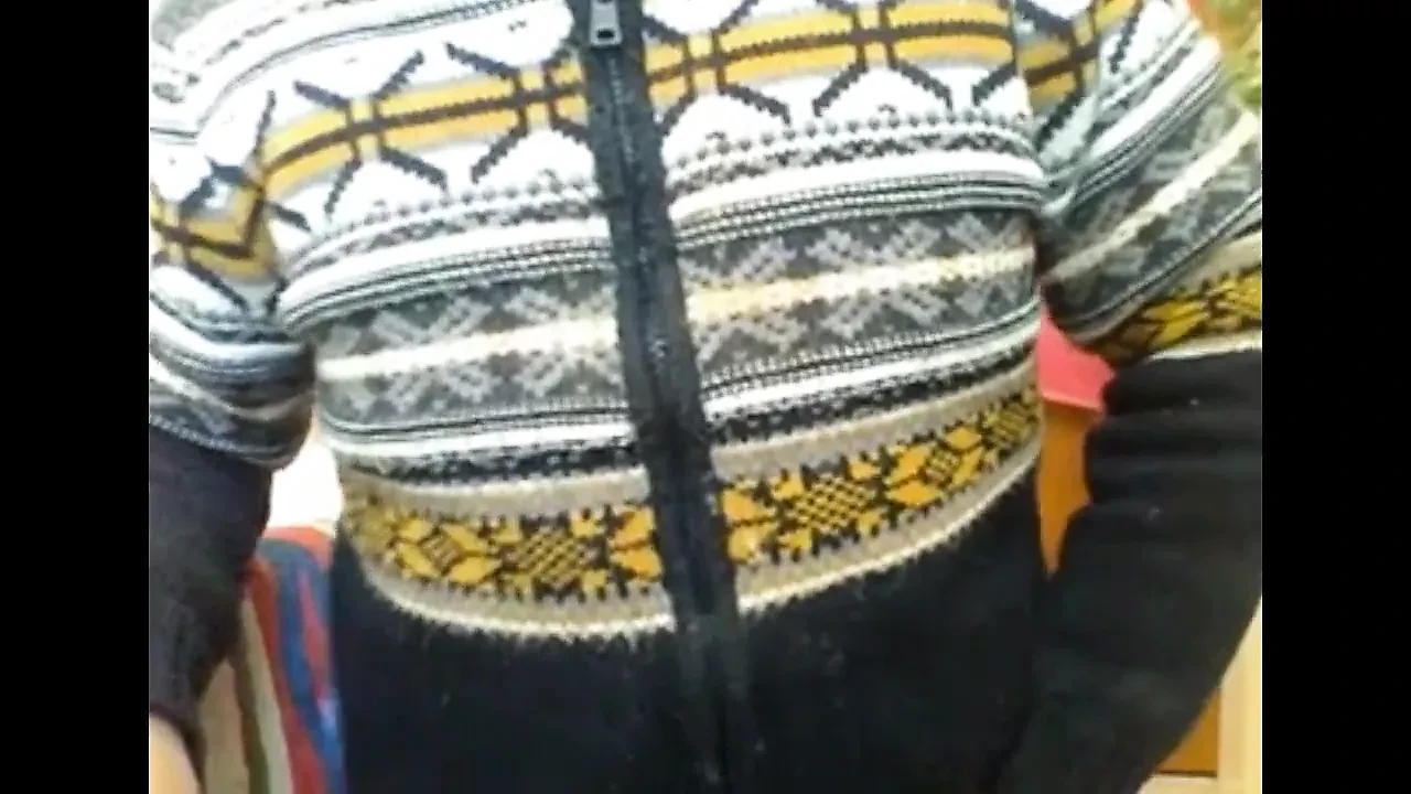 Opa kommt vor der webcam