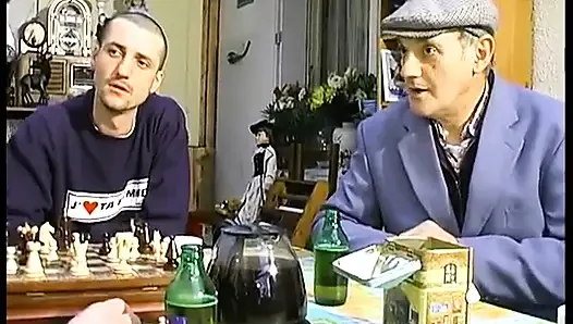 Papi Sabrina'ya günün fethini sunuyor
