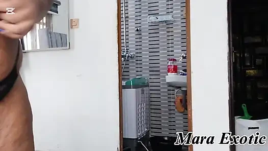 Чернокожая с мясистой задницей, горячая милфа в День прачечной - Mara Exotic