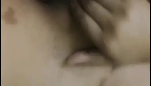 Desi saree menanggalkan pakaian menggoda - permainan solo telanjang penuh - orgasme intens - tanpa wajah - 4k